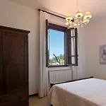 Ai Venti 8, Emma Villa
