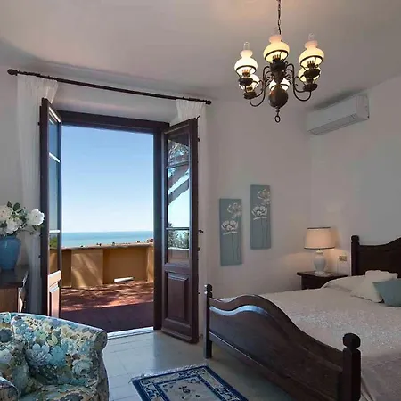 Villa Ai Venti 8, Emma Massarosa