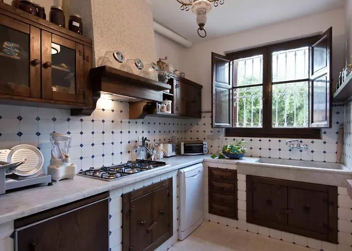 Villa Ai Venti 8, Emma Massarosa